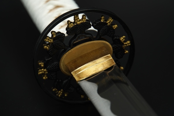 John Lee Shiro Katana - Habaki og Tsuba