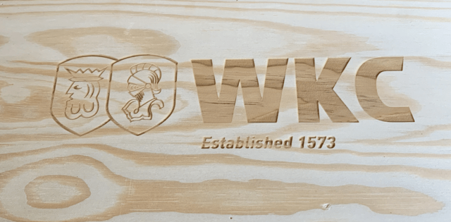 WKC, Pheonix Katana, Differential Hærdet Kulstof Klinge - Træ Æske Logo