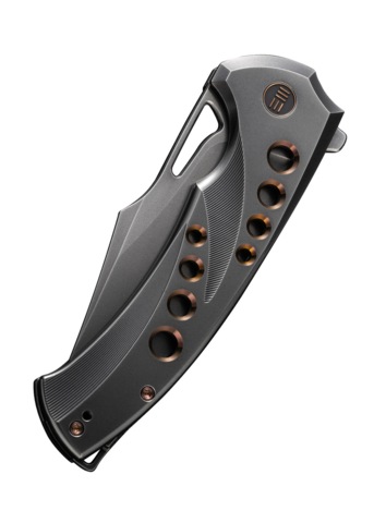 We Knife, Swiftfin Foldekniv, Titanium Grå Guld - Venstre Side Lukket