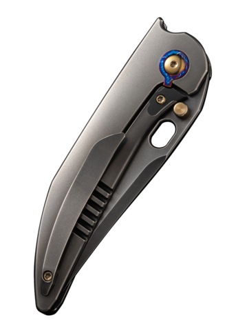 We Knife, Attor Foldekniv, Poleret Grå Titanium - Lukket Højre Side - Bælteclips