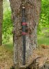 Black Knightly Sword – Middelaldersværd med Tempelriddermotiver og Sort Skede