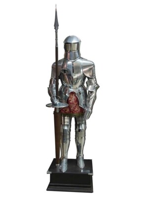 Marto Knights Armour with Pole – Eksklusiv Turnering Ridderrustning